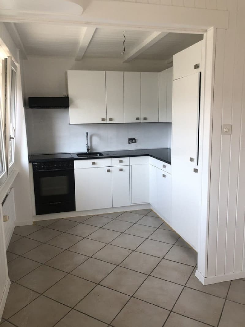 Appartement de 2,5 pièces avec balcon à La Chaux-de-Fonds (2)