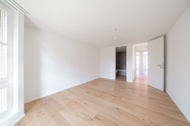 GROSSZÜGIGE HELLE WOHNUNG- FRISCH SANIERT (8)