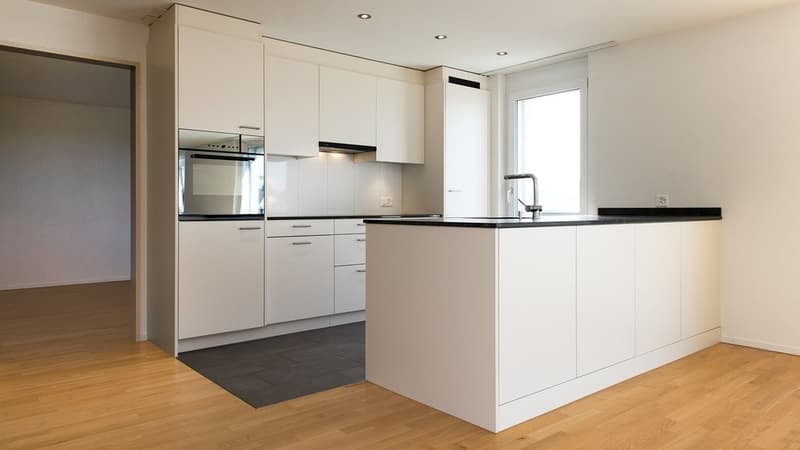 TOLLE 4.5 ZIMMER WOHNUNG MIT ZWEI BALKONEN ZU VERMIETEN (4)