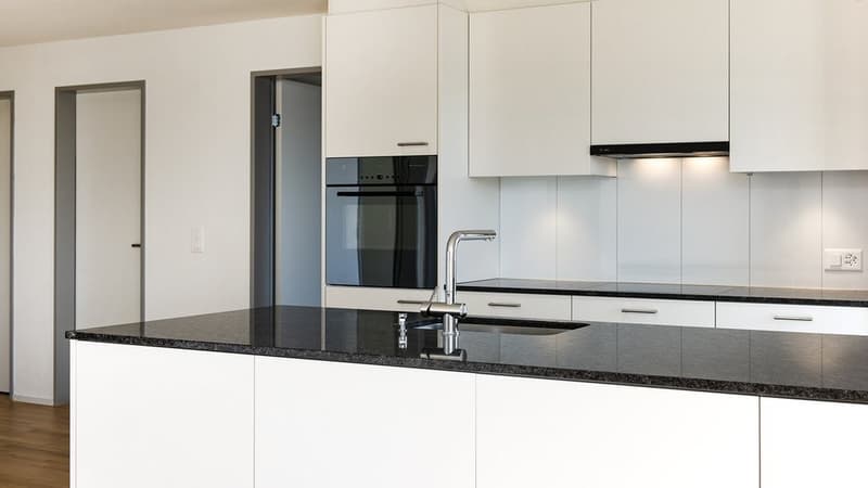 TOLLE 4.5 ZIMMER WOHNUNG MIT ZWEI BALKONEN ZU VERMIETEN (2)