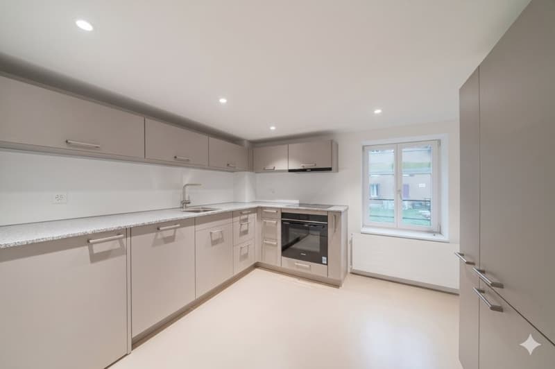 MODERN SANIERTE WOHNUNG MIT HISTORISCHEM CHARME IN UNTERÄGERI (5)