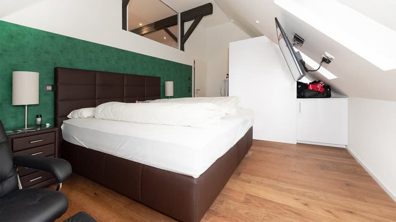 Schlafzimmer mit Boxspringbett