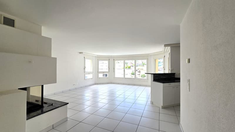 Moderne 4½-Zimmer-Attikawohnung mit umlaufender Terrasse und Weitsicht in Tuggen (3)