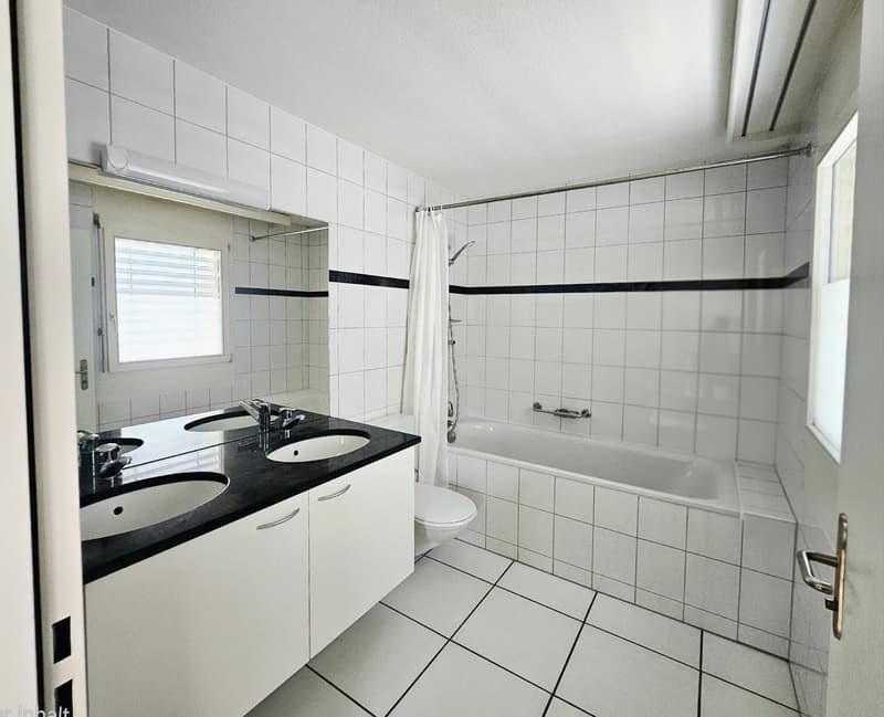 Moderne 4½-Zimmer-Attikawohnung mit umlaufender Terrasse und Weitsicht in Tuggen (6)