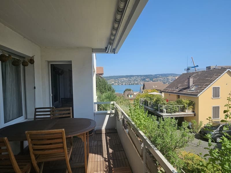 Helle 5-Zimmer-Wohnung mit Seeblick in Thalwil (1)
