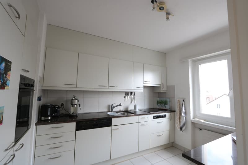 Helle 5-Zimmer-Wohnung mit Seeblick in Thalwil (8)