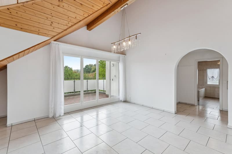 Charmante 4-Zimmer-Dachgeschosswohnung mit Balkon – ländliche Idylle, urbane Nähe (1)