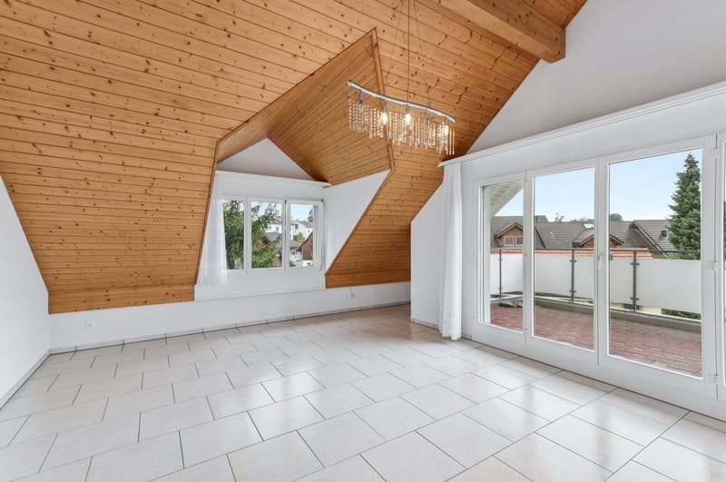 Charmante 4-Zimmer-Dachgeschosswohnung mit Balkon – ländliche Idylle, urbane Nähe (8)