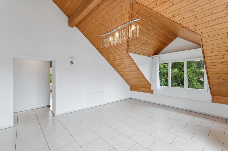 Charmante 4-Zimmer-Dachgeschosswohnung mit Balkon – ländliche Idylle, urbane Nähe (3)