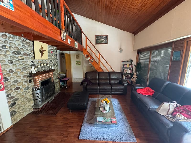 EN EXCLUSIVITÉ - Villa individuelle de 6 pièces à rénover, avec jardin et vue sur les montagnes (5)