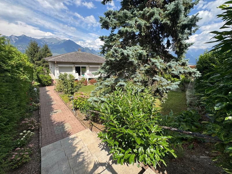 EN EXCLUSIVITÉ - Villa individuelle de 6 pièces à rénover, avec jardin et vue sur les montagnes (1)