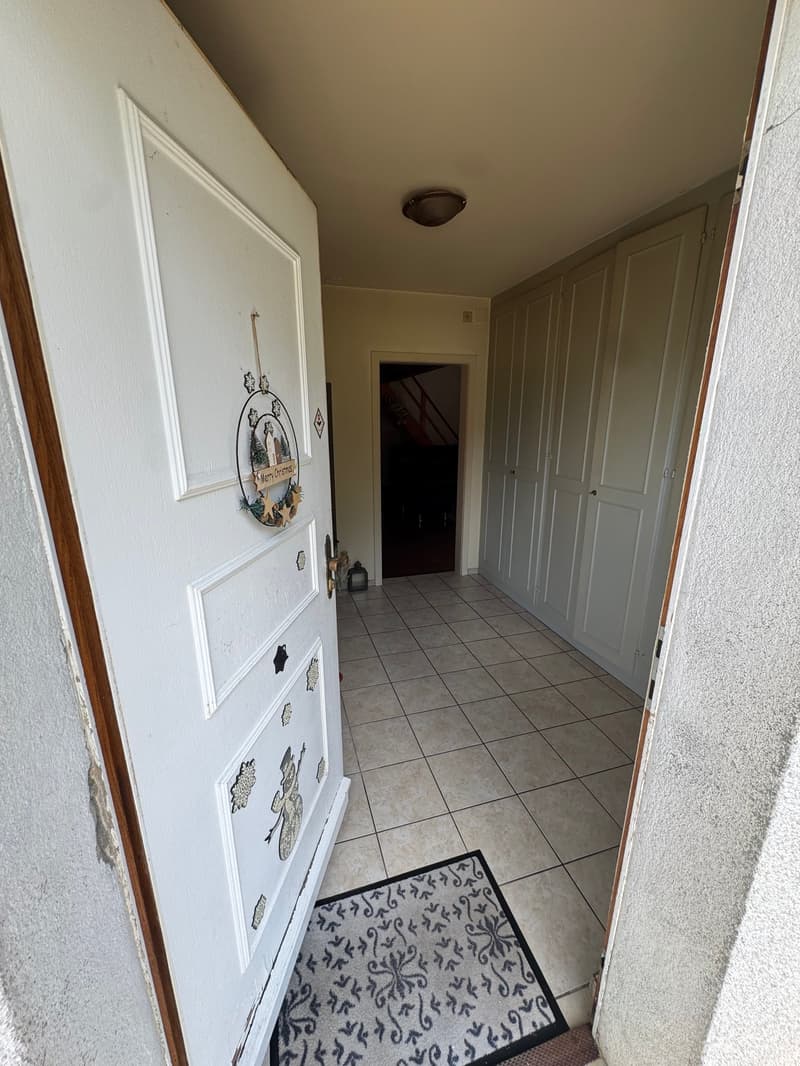 EN EXCLUSIVITÉ - Villa individuelle de 6 pièces à rénover, avec jardin et vue sur les montagnes (12)