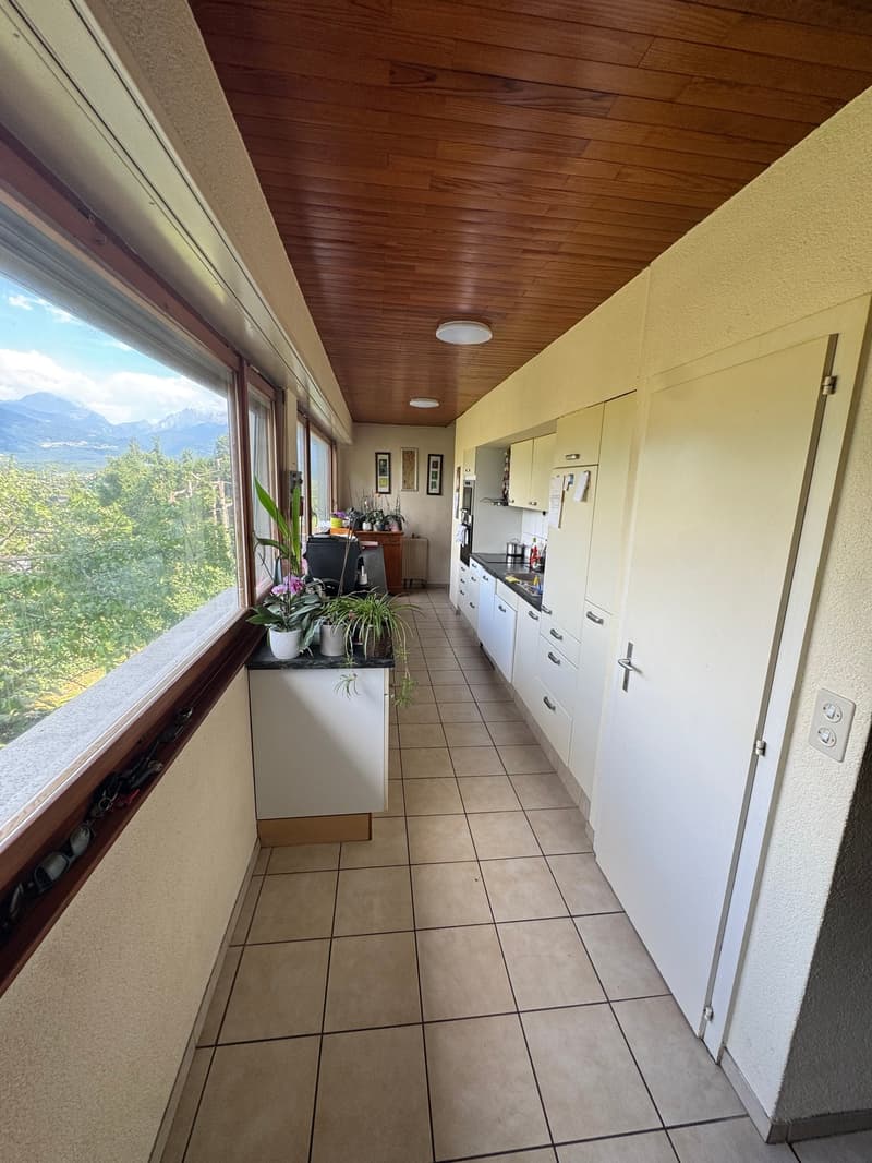 EN EXCLUSIVITÉ - Villa individuelle de 6 pièces à rénover, avec jardin et vue sur les montagnes (4)