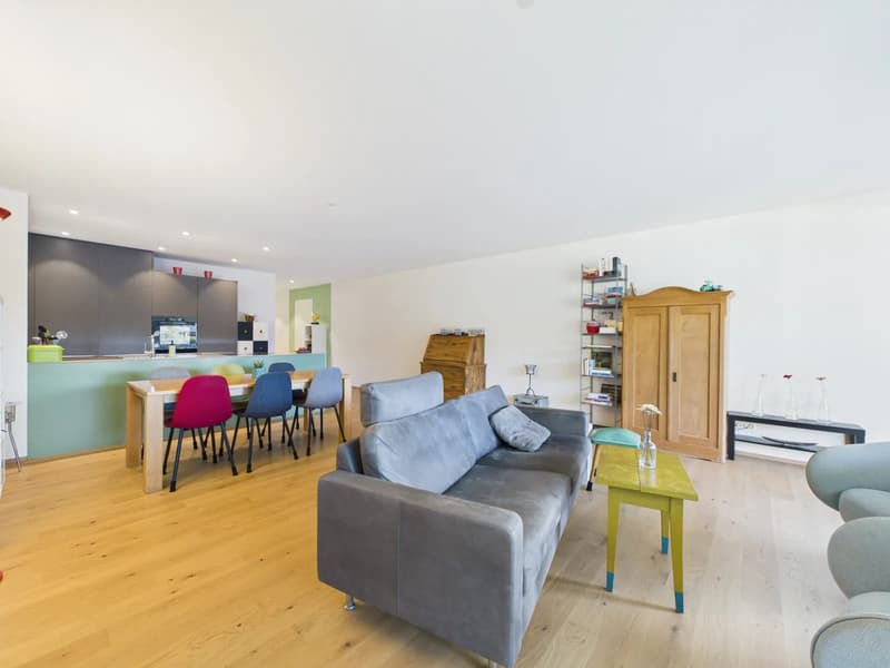 Hochwertige 2.5 Zimmer Wohnung mit grosszügigem Balkon (9)