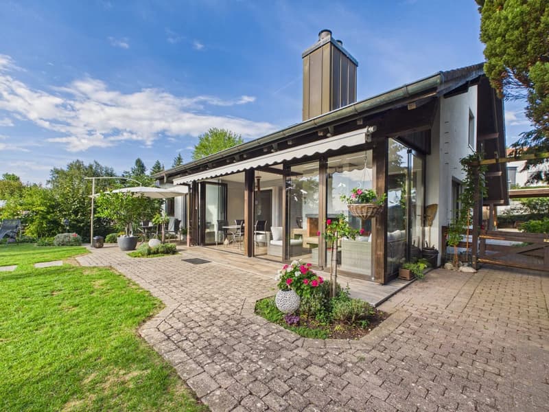 Grosszügiges Einfamilienhaus mit viel Sonne und maximaler Privatsphäre (1)