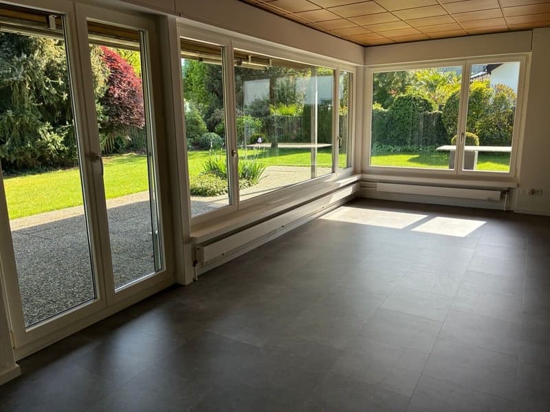 Exklusives 7.5-Zimmer-Haus mit grosser Gartenanlage und Doppelgarage (4)