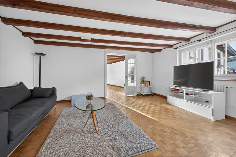 Charmante 2.5-Zimmer-Wohnung im historischen Städtchen Erlach (2)