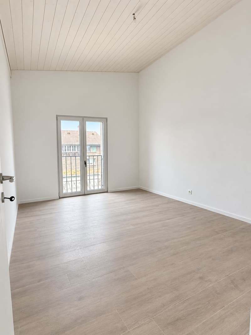 Moderne, grosszügige 2.5-Zimmer-Attikawohnung mit Weitblick in Müntschemier (10)