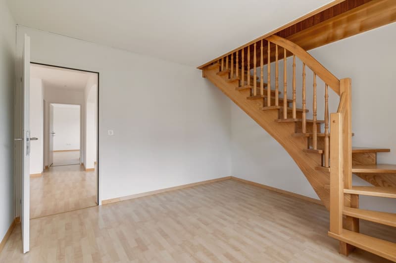 Grosszügige 4-Zimmer-Wohnung mit zwei Balkonen und Weitblick ins Grüne (8)
