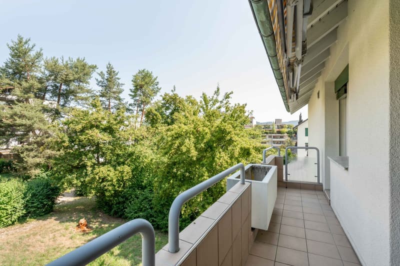 Grosszügige 4-Zimmer-Wohnung mit zwei Balkonen und Weitblick ins Grüne (10)