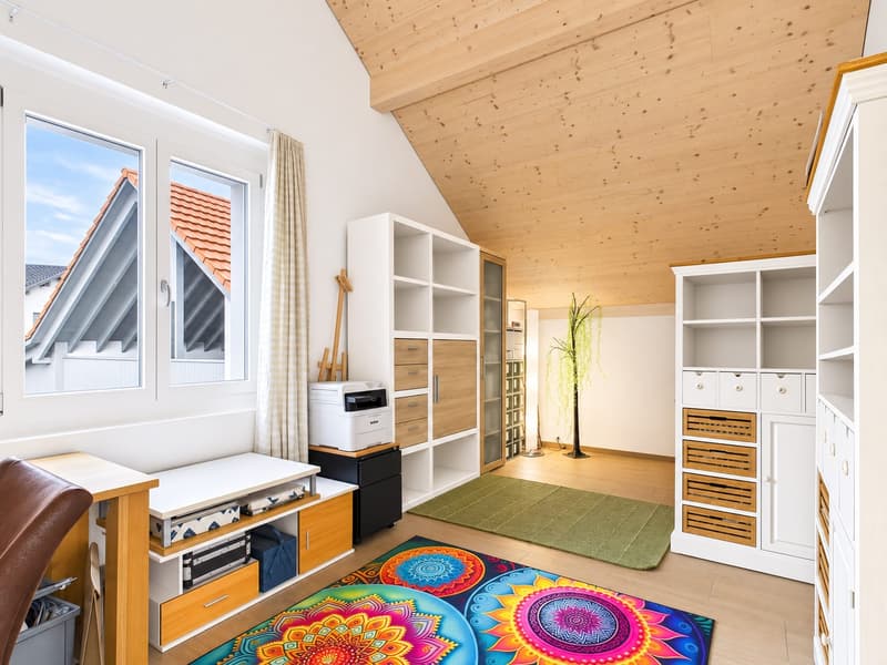 Stylische 3.5-Zimmer-Attikawohnung mit Balkon und direktem Liftzugang im Herzen von Zwingen (6)