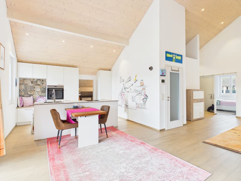 Stylische 3.5-Zimmer-Attikawohnung mit Balkon und direktem Liftzugang im Herzen von Zwingen (2)