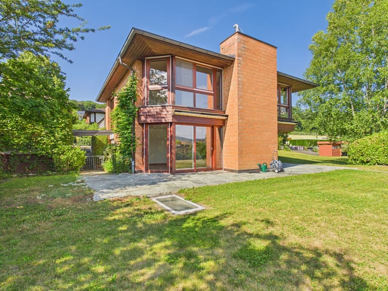 10.5-Zimmer-Einfamilienhaus mit Aussicht (1)