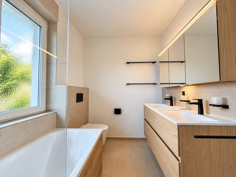 Frisch renoviertes 5.5-Zimmer-Reihenhaus mit Garten in Zürich (4)