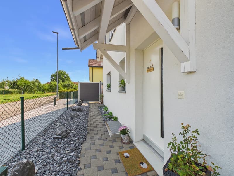 Modernes Einfamilienhaus mit Garten und schöner Weitsicht in Wolfwil (2)