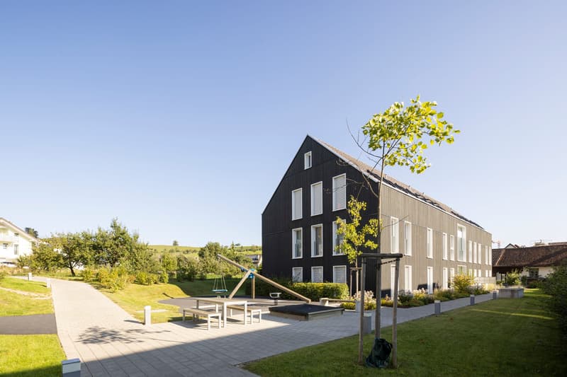 Traumhafte 3.5 Zimmer-Wohnung mit Galerie und Balkon (7)