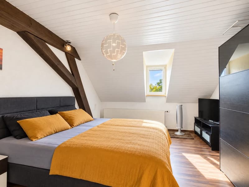 Grosszügiges 7-Zimmer-Bauernhaus mit Einliegerwohnung und vielseitigem Nutzungspotenzial (6)