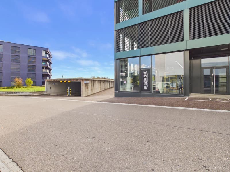 Eingerichteter Coiffeursalon mit 122 m² mieten in Spreitenbach (2)