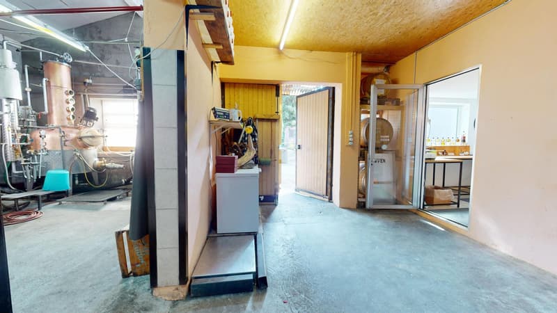 Gewerbeliegenschaft mit voll eingerichteter Brennerei und Ausbaupotenzial für eine grosszügige 5½-Zimmer-Wohnung (6)