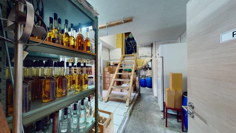 Gewerbeliegenschaft mit voll eingerichteter Brennerei und Ausbaupotenzial für eine grosszügige 5½-Zimmer-Wohnung (9)