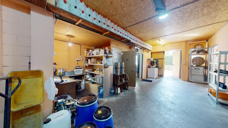 Gewerbeliegenschaft mit voll eingerichteter Brennerei und Ausbaupotenzial für eine grosszügige 5½-Zimmer-Wohnung (4)