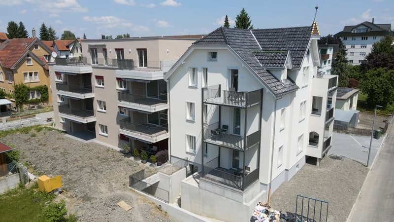 MÖBLIERTE 2.5 - ZIMMER - WOHNUNG - BALD IHR NEUES ZUHAUSE? (1)