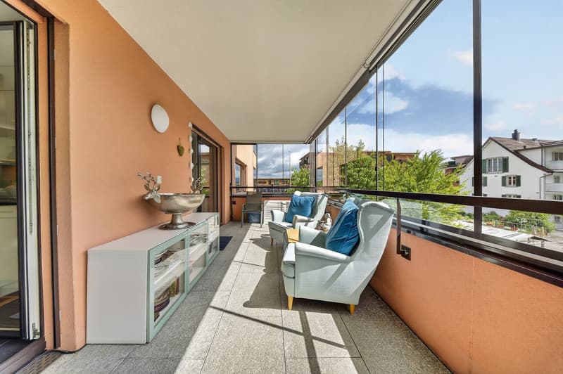 Moderne 2.5-Zimmer-Wohnung mit Balkon und Top-Ausstattung in Altendorf (11)