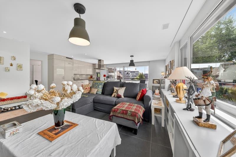 Moderne 2.5-Zimmer-Wohnung mit Balkon und Top-Ausstattung in Altendorf (1)
