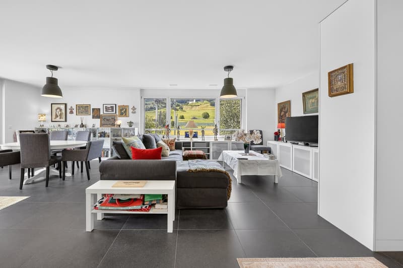Moderne 2.5-Zimmer-Wohnung mit Balkon und Top-Ausstattung in Altendorf (3)