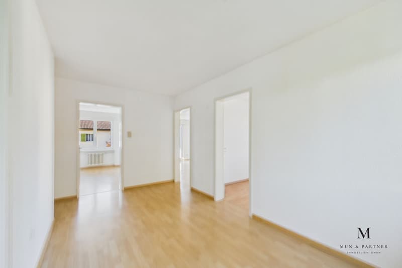 3.5 Zimmer Wohnung mit Lift, optionaler Garage und Seenähe (3)