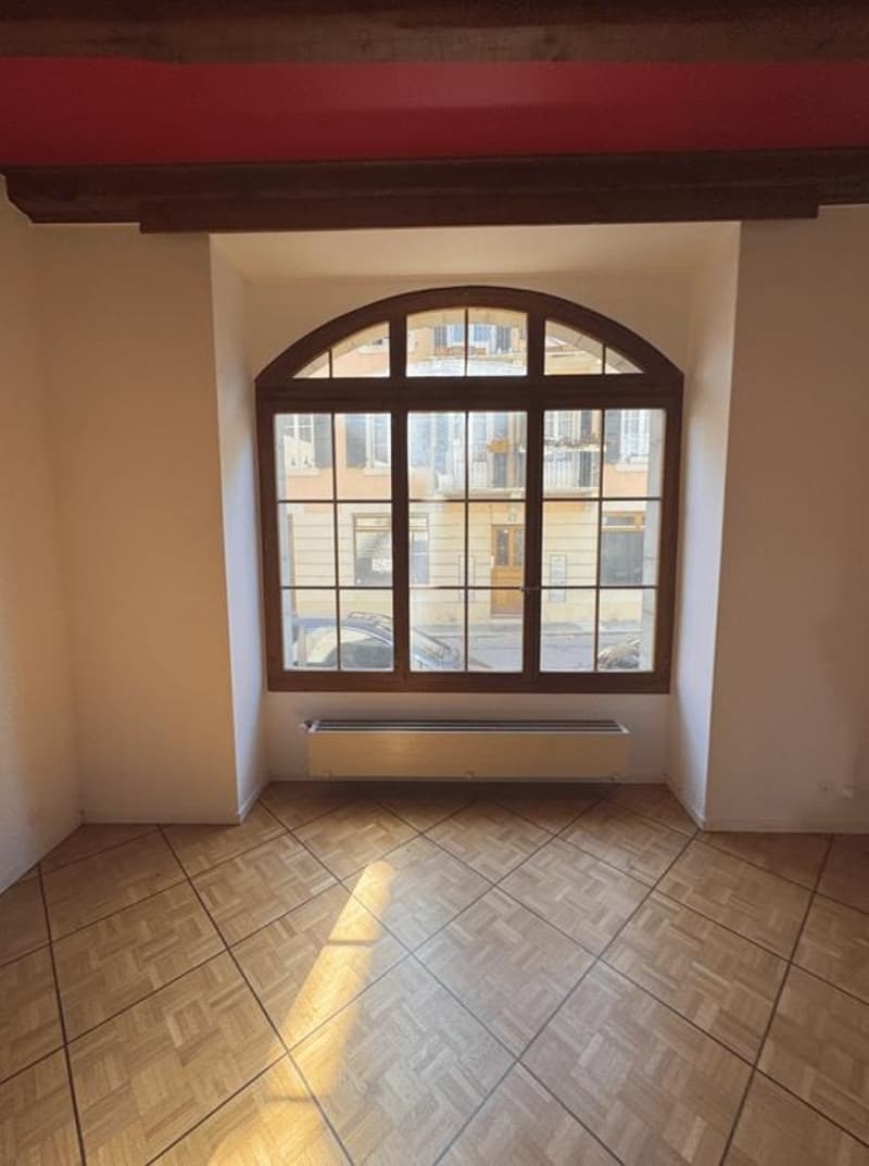 Appartement de caractère rénové – 5.5 pièces, jardin privatif et deux terrasses à Moudon (5)
