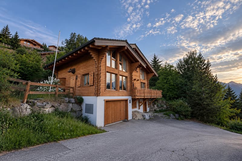 Superbe Chalet de 7.5 pièces - en exclusivité (1)