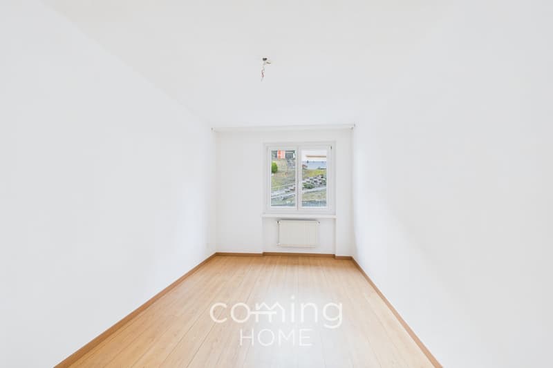 Sonnige 3.5-Zimmerwohnung mit Balkon und Bergsicht in ruhiger Lage (7)