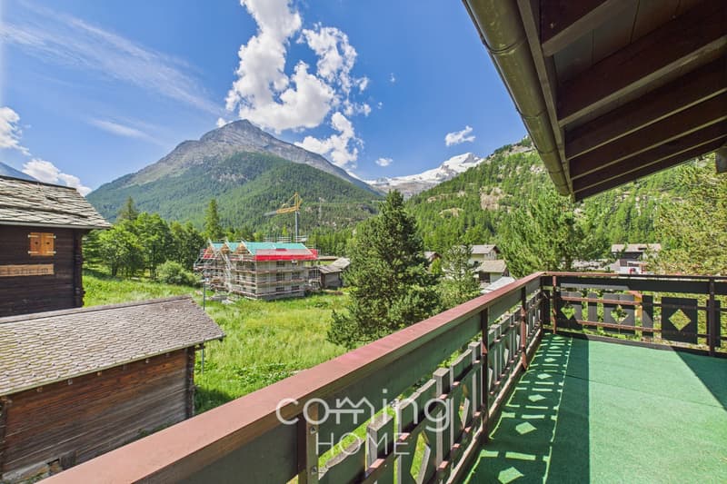 Charmante 2.5-Zimmer-Wohnung in Saas-Grund - Mit Cheminée, Bergsicht & grossem Balkon (11)