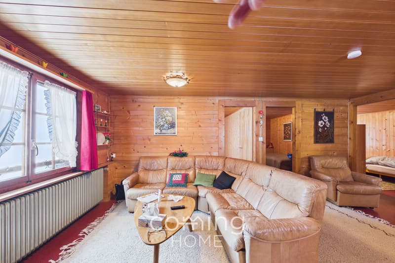 Traumhaftes Chalet mit Weitblick, 2 Wohnungen & Baulandreserve in Bürchen (8)
