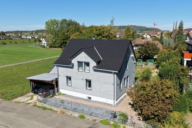 Freistehendes 5.5-Zimmer-Einfamilienhaus mit grossem Garten, Veranda & Weitblick (2)