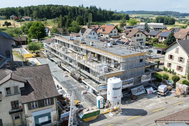 Moderne 5.5-Zimmer-Gartenwohnung mit Master Bedroom, Bad en Suite, Loggia & Balkon (16)