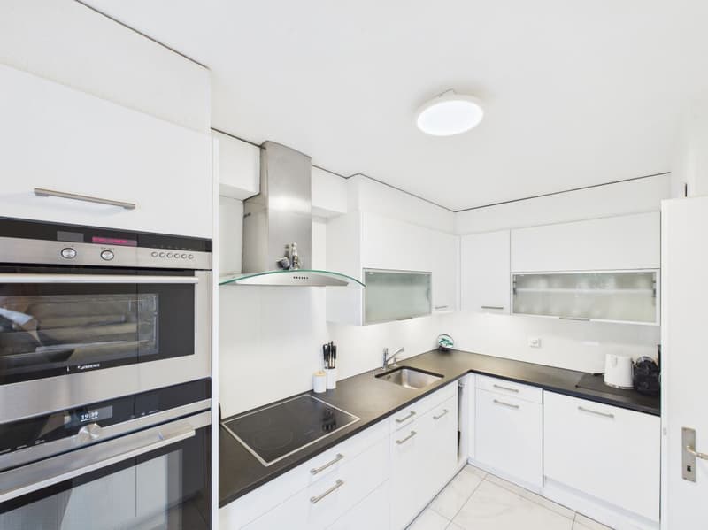 Grosszügiges 6.5 Zimmer Reihenmittelhaus mit Garten und Carport für zwei Autos (5)