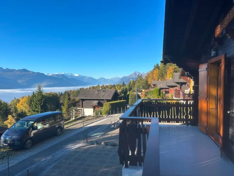 Chalet en madriers à Arbaz avec vue imprenable (12)