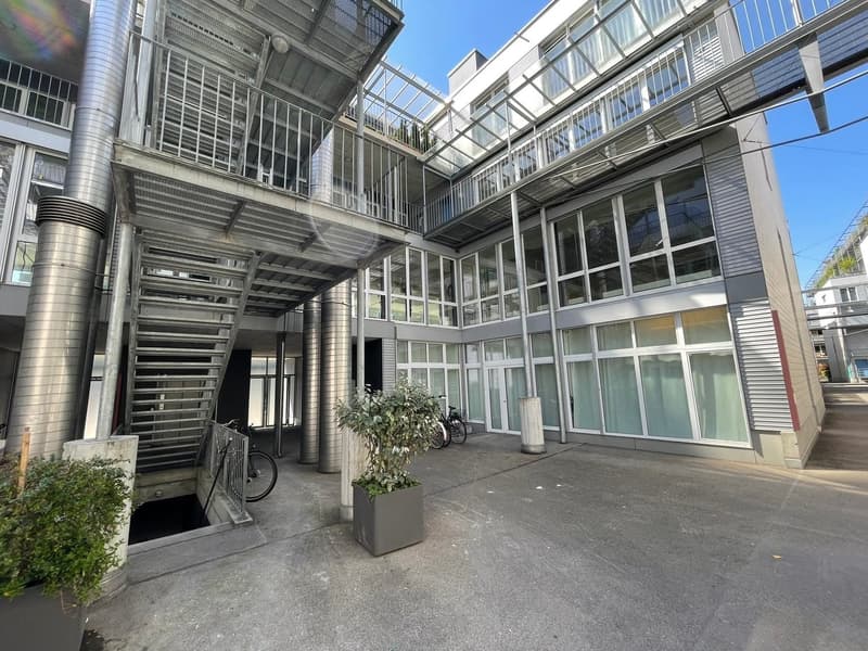 Neu ausgebautes Büro mit 235 m² an der Limmat, Tram vor der Tür (2)